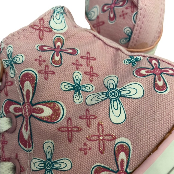 Girls Converse All Stars - Picture 7 of 9